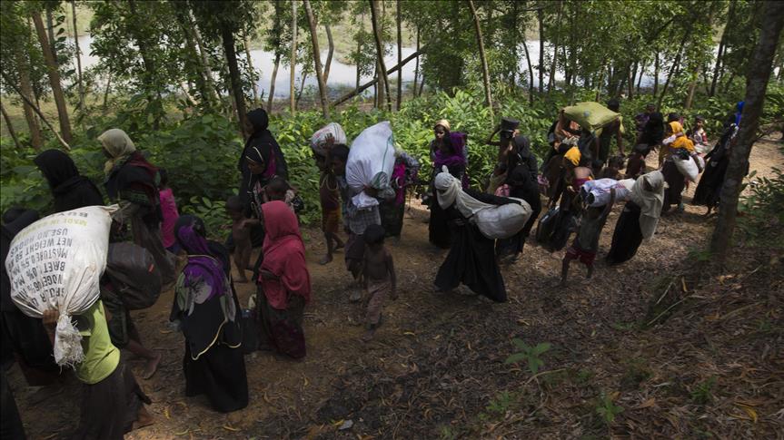 Muslimanët në Arakan vazhdojnë të lëshojnë shtëpitë e tyre (FOTO/VIDEO)